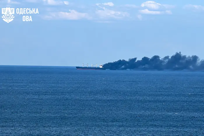 Внаслідок атаки на судні зафіксовано задимлення