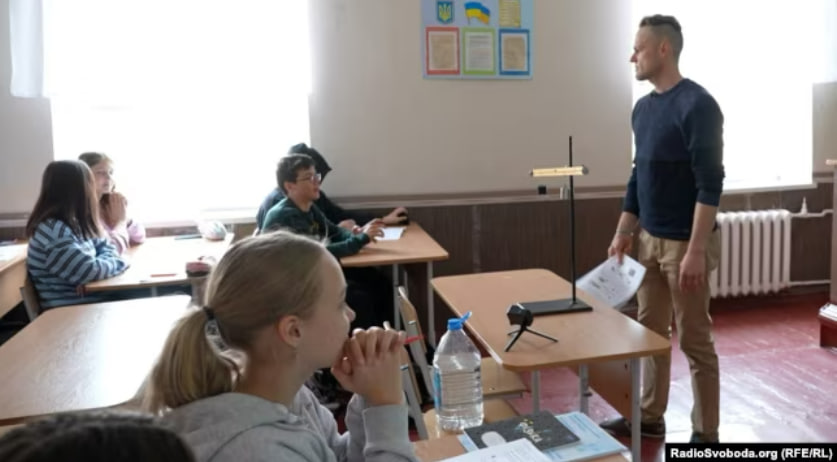 В'ячеслав Стецько проводить під час уроків різноматні досліди та експерименти, аби зацікавити учнів