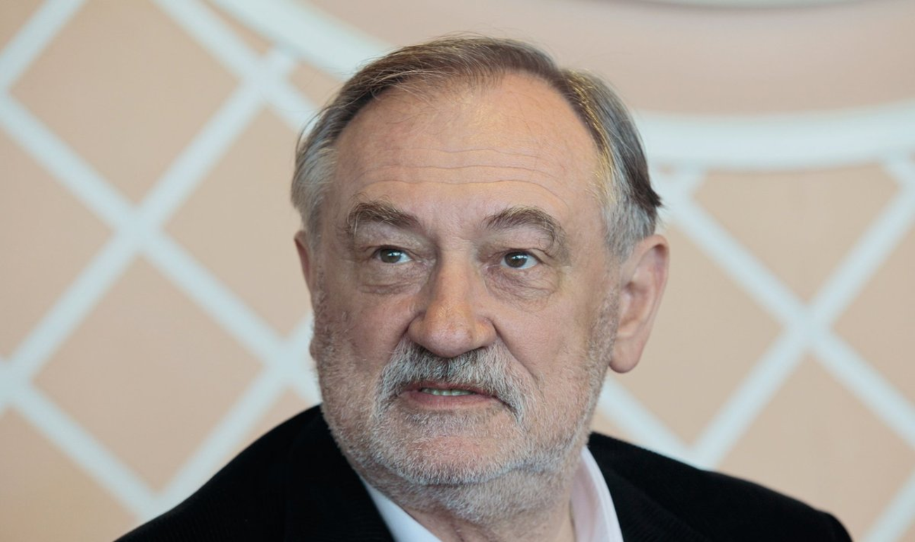 Богдан Ступка керував Театром Франка з 2001 до 2012 року. І, за словами Хостікоєва, насправді ніякого «кадрового» заповіту той не складав