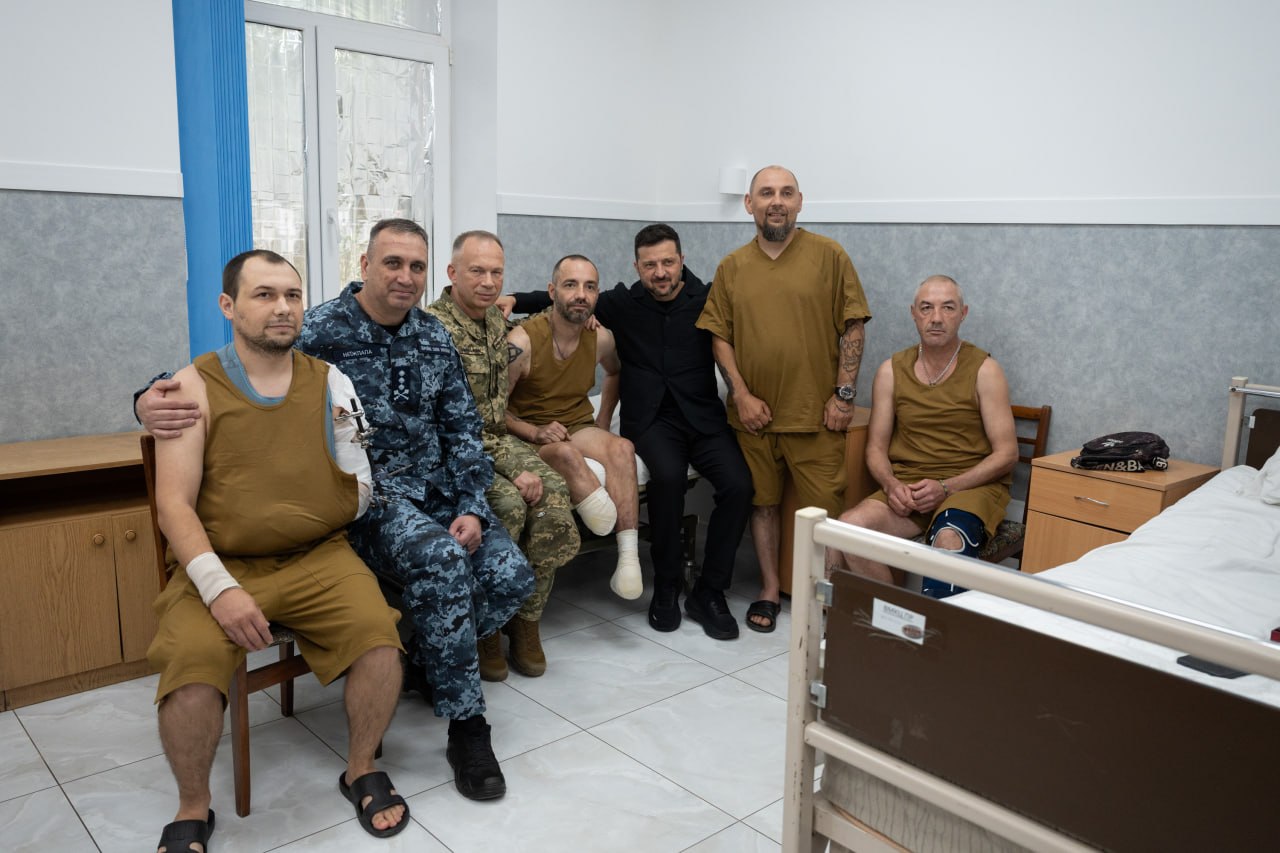 Зеленський у Одесі провідав воїнів, які лікуються та проходять реабілітацію після поранень фото 1