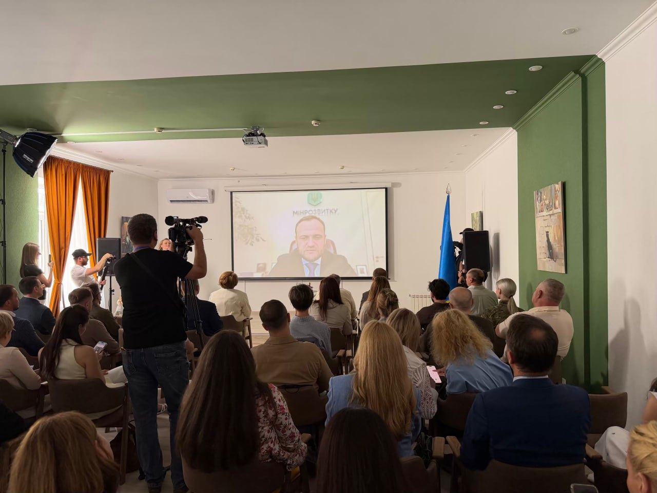Віцепрем’єр Олексій Кулеба звернувся до представників громад через онлайн-дзвінок