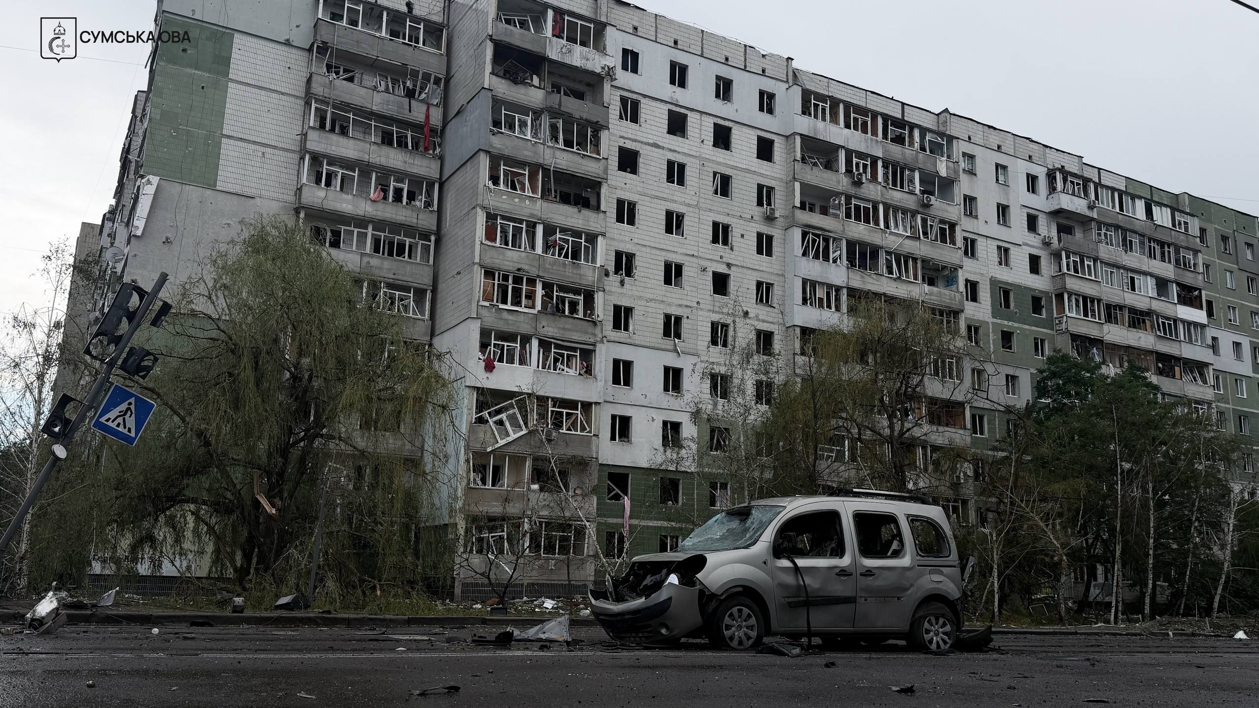 У Сумах після російської атаки п'ятеро загиблих та десятки поранених: моторошні фото фото 1