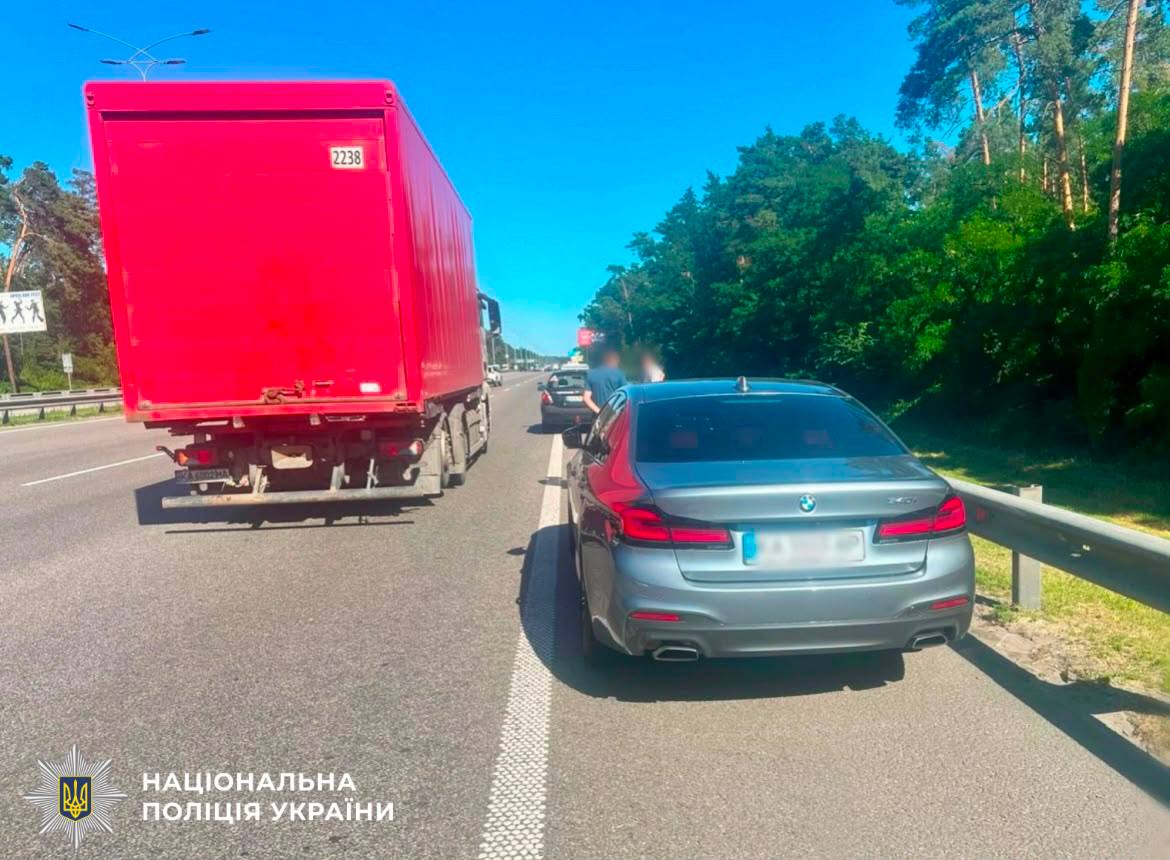 У Києві п’яний водій BMW збив двох велосипедистів: 17-річний юнак загинув фото 2