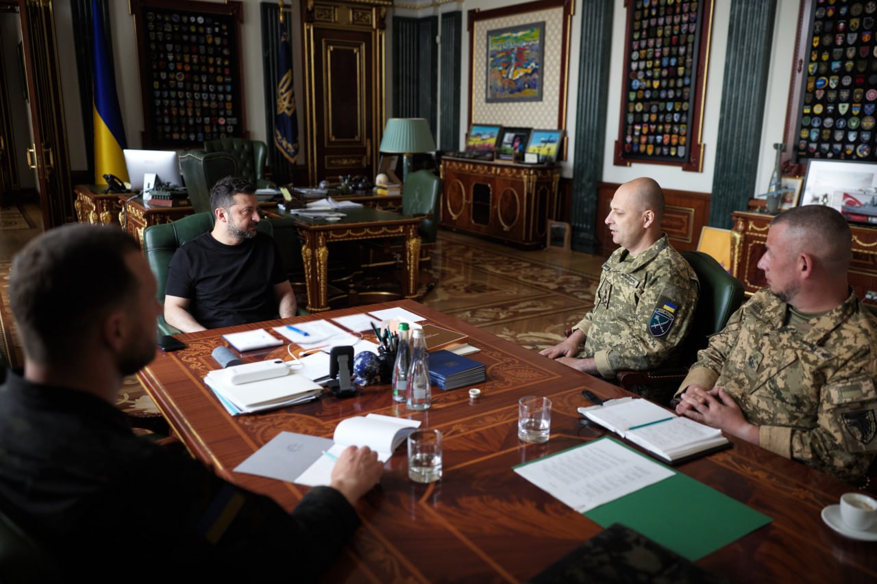 Захист Херсона, Нікополя та посилення ППО: Зеленський провів нараду з командирами корпусів фото 1