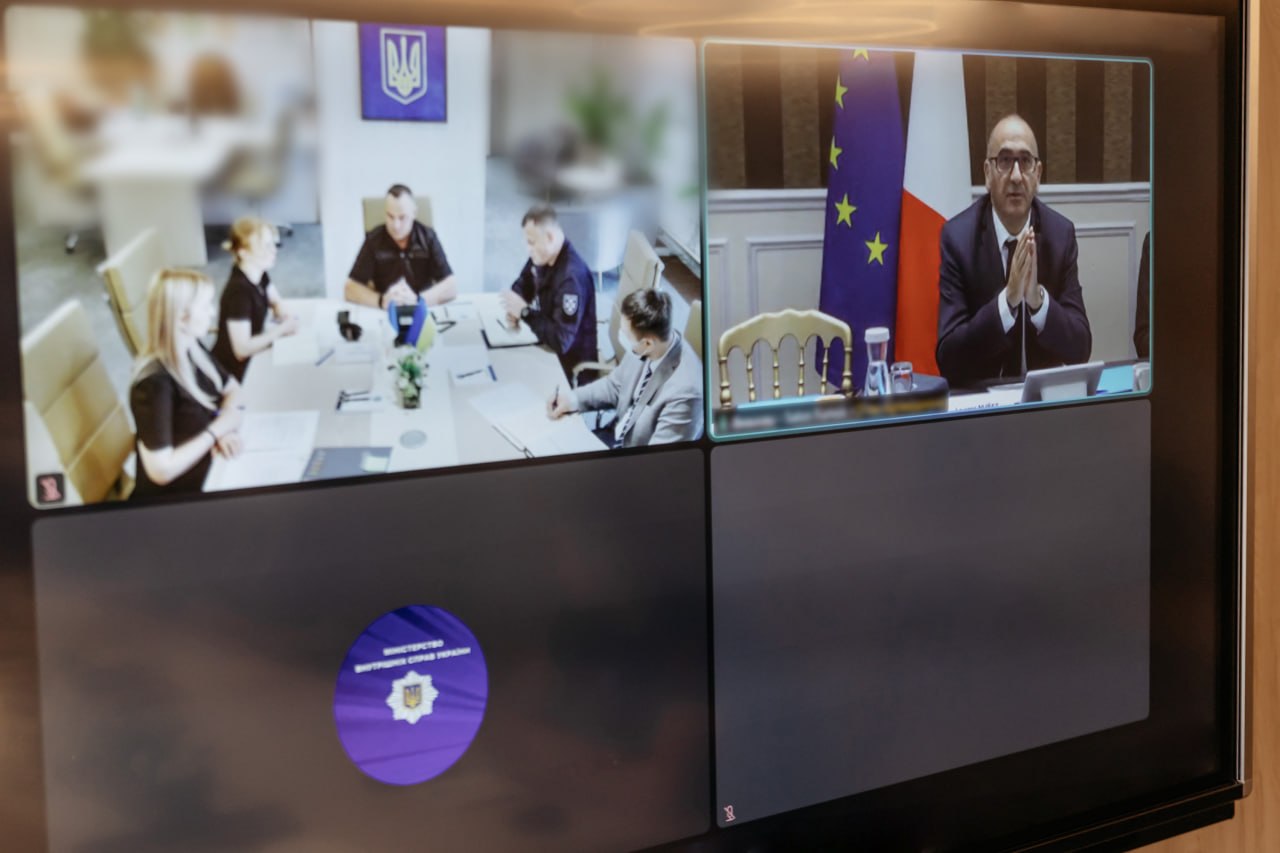 Українські рятувальники вирушили до Франції гасити масштабні лісові пожежі фото 1