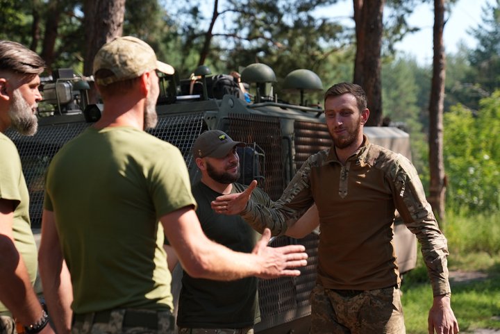 Пеле зустрічають побратими після втечі з російського полону