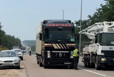 На Київщині через спеку обмежено рух вантажівок на трасах