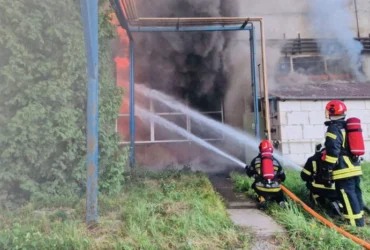 У Львові спалахнула пожежа на заводі: є постраждалі
