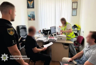 Називав це «грою»: у Києві батько отримав підозру у розбещенні трирічної доньки