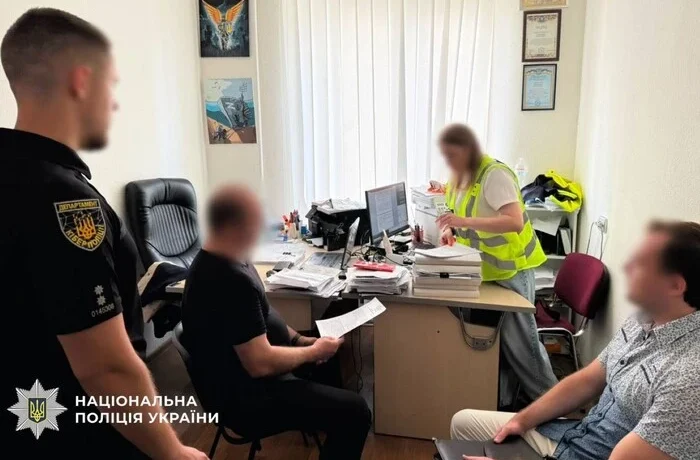 Називав це «грою»: у Києві батько отримав підозру у розбещенні трирічної доньки