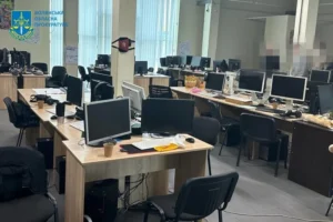 Понад 400 обшуків. Правоохоронці взялися за шахрайські кол-центри по всій Україні