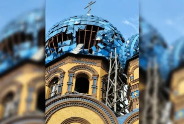 Російський обстріл пошкодив куполи та покрівлю Стрітенського храму в Сумах