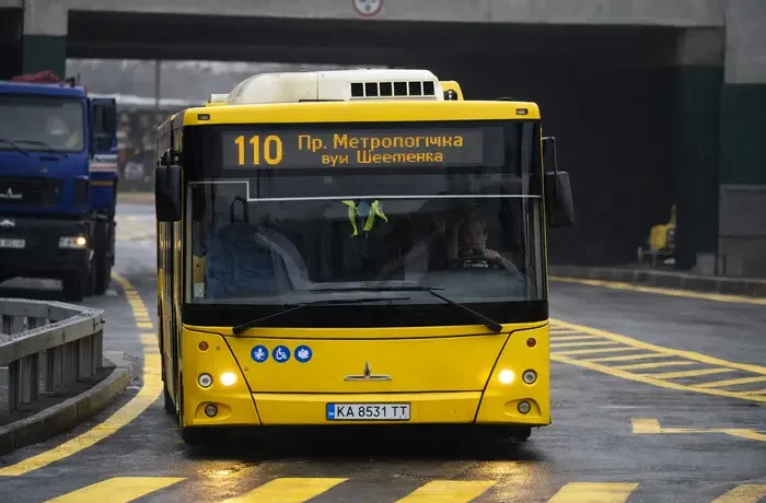 8-9 серпня у Києві змінять маршрути низка автобусів і тролейбус № 34: перелік