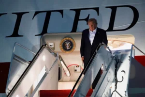 Трамп розповів, чому таємно змінив літак після саміту НАТО