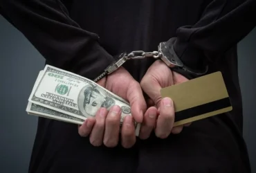Підозрюваний у розкраданні мільйонів ексдержсекретар МЗС вийшов із СІЗО
