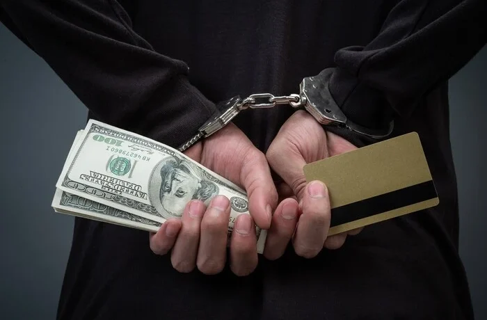 Підозрюваний у розкраданні мільйонів ексдержсекретар МЗС вийшов із СІЗО