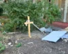 У Дружківці, до якої наближається фронт, у дворах будинків з’являються поховання (фото)