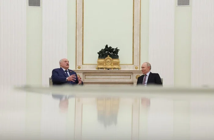 Лукашенка викликали до Путіна: до чого тут зростання тривог у Києві
