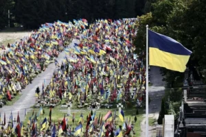 Останнє бойове чергування синьо-жовтого. Куди зникають прапори з могил Героїв?