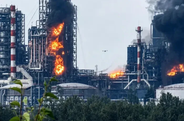 Нова тактика України поставила під загрозу експорт нафти РФ – Bloomberg