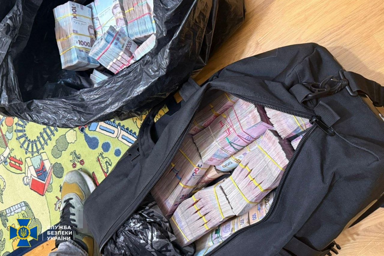 Посадовця затримано за місцем служби