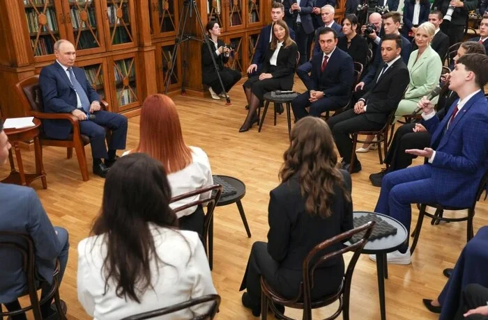 Путін розповів про полювання косаток на ведмедів і приплів до цього війну в Україні