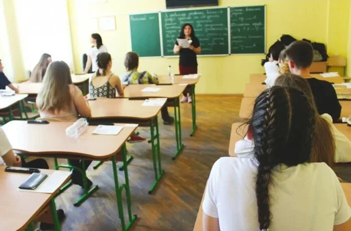 «Пересидіти» погані часи. В Україні майже вдвічі більше випускників шкіл вступають у виш, ніж в ЄС
