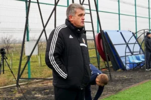 Екстренер «Динамо» побідкався через штраф за тренування російською і прикрився військовими
