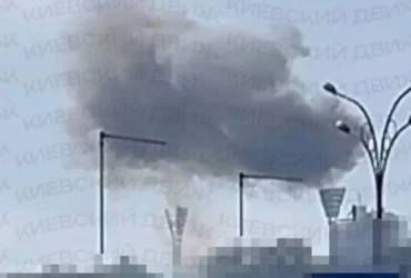 У центрі Києва видно дим над стадіоном «Динамо», сили ППО відбивають атаку дронів