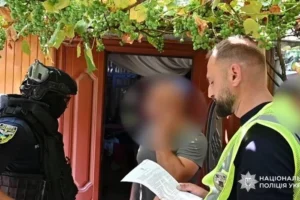 У Чернівцях поліція затримала водія, який ображав військових та їхні сім’ї