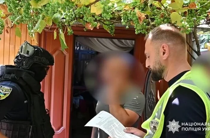 У Чернівцях поліція затримала водія, який ображав військових та їхні сім’ї