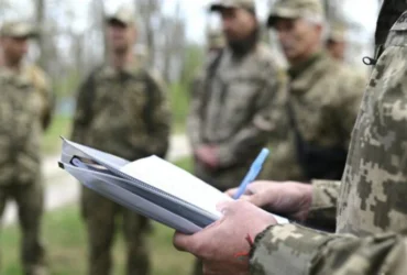У Нововолинську чоловік із ножем напав на військових ТЦК
