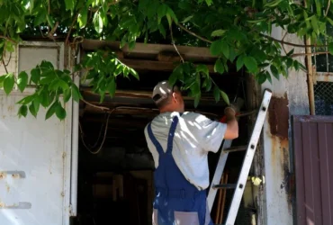 Біля Дарницького вокзалу розпочався масштабний демонтаж кіосків: що буде на цьому місці