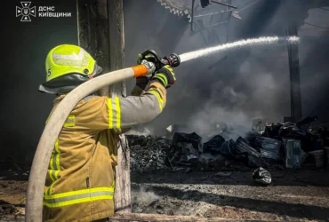 Російський удар спричинив руйнування на Київщині, постраждала дитина