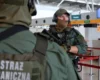 У польському аеропорту жінку зняли з рейсу та оштрафували через необережну фразу