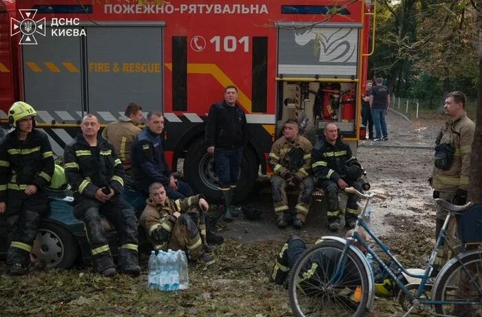 Наслідки російського обстрілу у Києві ліквідовано. Вдалося врятувати 105 людей