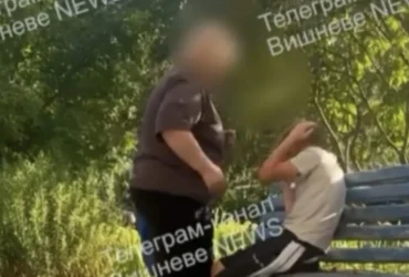 На Київщині жінка побила 11-річного хлопчика через зірвану квітку