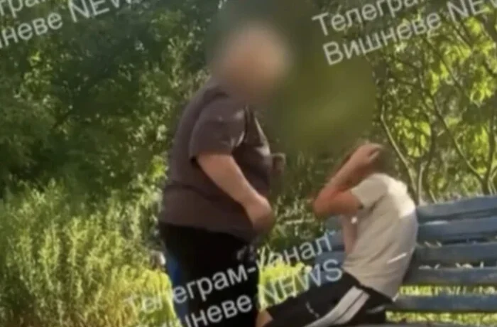 На Київщині жінка побила 11-річного хлопчика через зірвану квітку