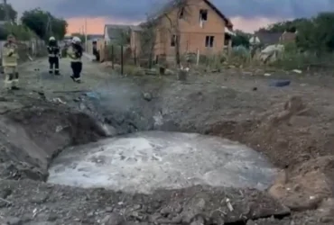 На Київщині після нічної атаки виявлено величезну вирву від балістичної ракети