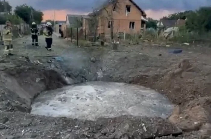 На Київщині після нічної атаки виявлено величезну вирву від балістичної ракети