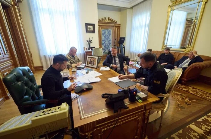 Макрон після удару по Кривому Рогу пообіцяв передати Україні ракети для захисту неба