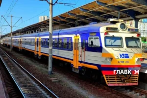 На Київщині через тривоги затримується низка приміських поїздів (перелік)