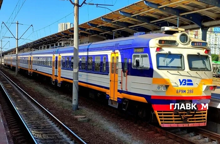 На Київщині через тривоги затримується низка приміських поїздів (перелік)
