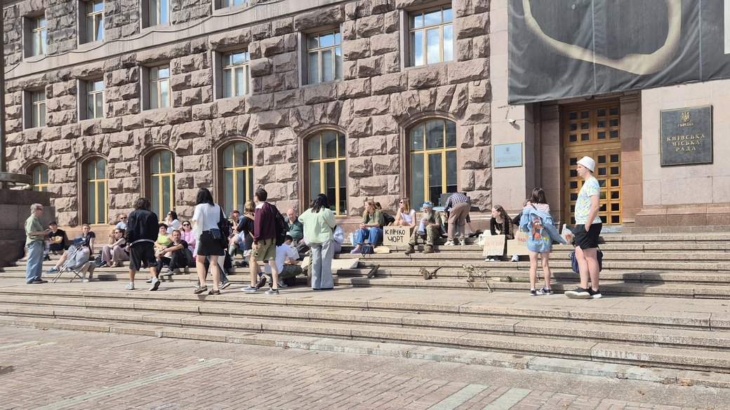 Протест проти вирубки дерев на Теремках під КМДА