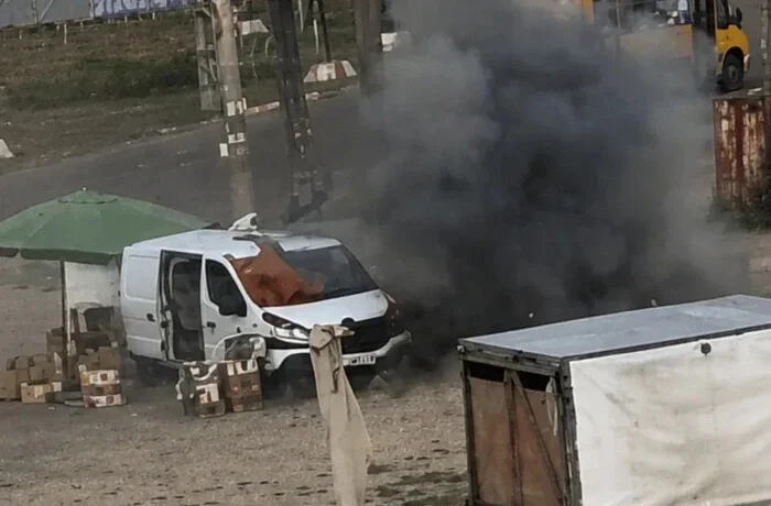 Російський дрон атакував чоловіка посеред Херсона: момент потрапив на відео