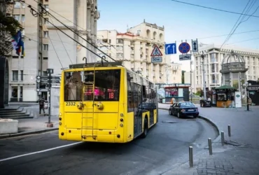 Низка тролейбусів у центрі Києва 24 серпня курсує за зміненими маршрутами (схема)
