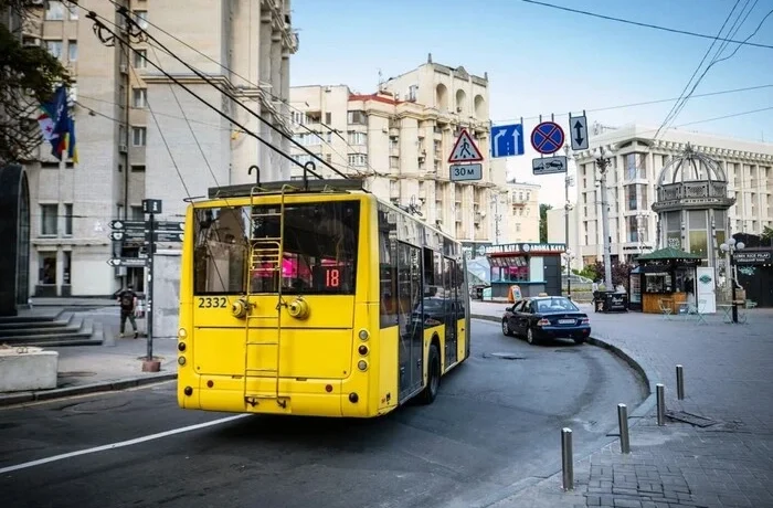 Низка тролейбусів у центрі Києва 24 серпня курсує за зміненими маршрутами (схема)