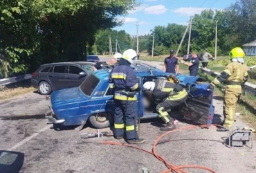 Смертельна аварія на Київщині: водій ВАЗ загинув після лобового зіткнення