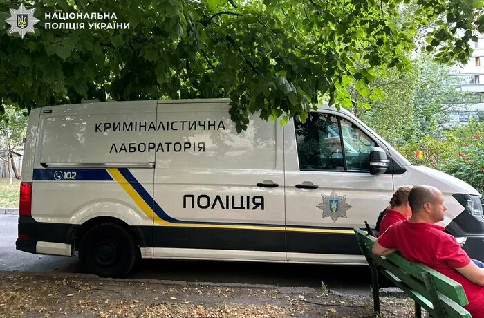 У хостелі на Лівобережній чоловік убив сусіда ударом ножа в серце