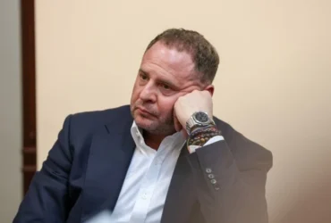 Суд послабив обмеження для Єрмака, але залишив електронний браслет